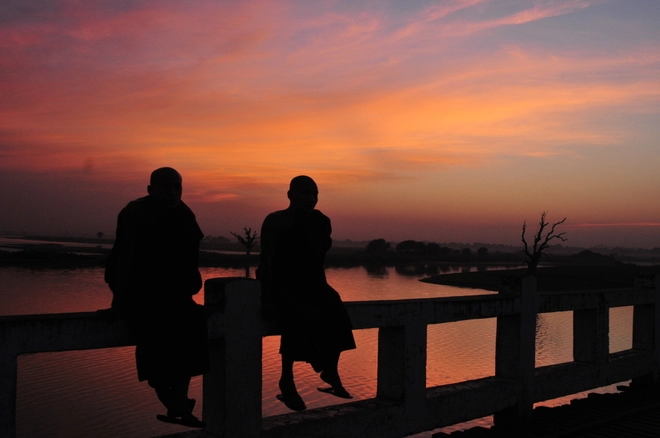 Đến cầu u bein ngắm hoàng hôn đẹp nhất thế giới
