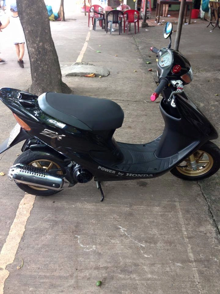 Dio zx độ phong cách khoe dáng trên phố
