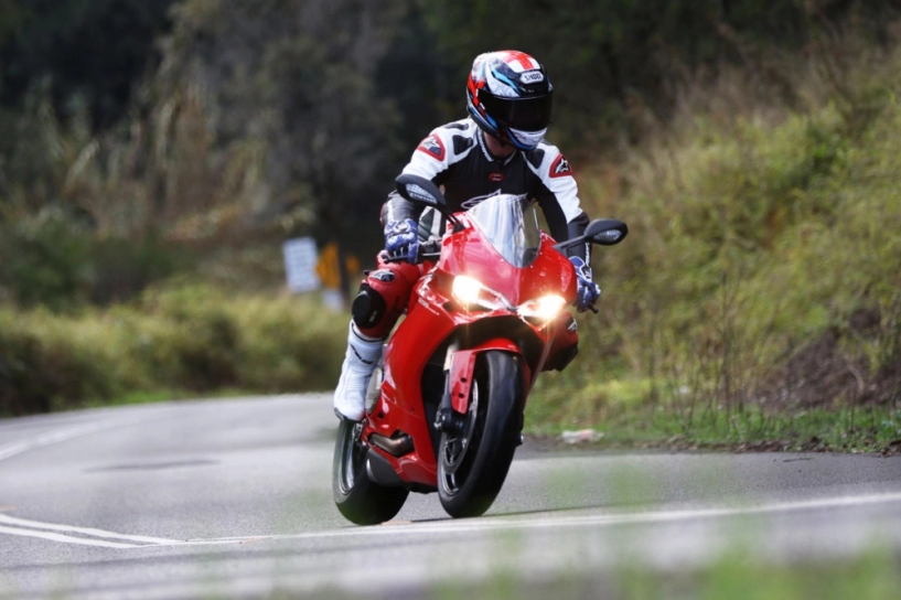 Ducati 1299 panigale test max speed trên phố