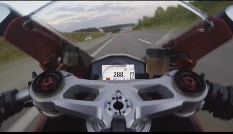 Ducati 1299 panigale test max speed trên phố