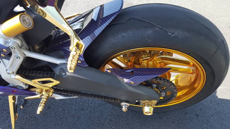 Ducati 899 panigale độ độc đáo với một số chi tiết mạ vàng