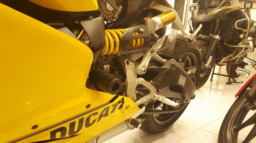 Ducati 899 panigale vàng sặc sỡ