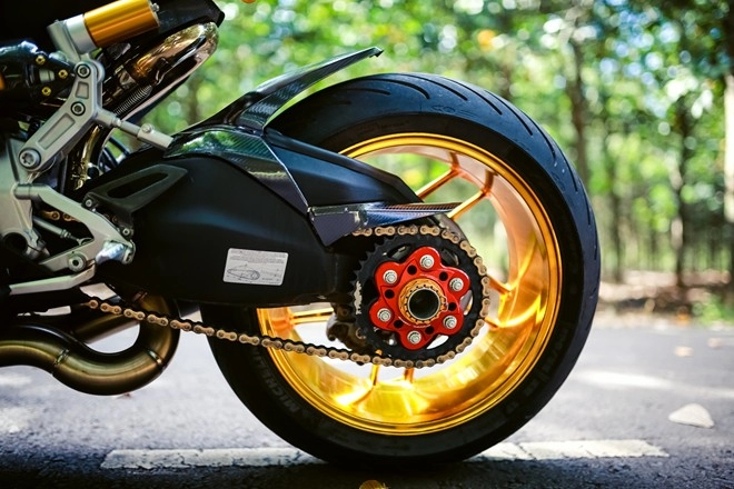 Ducati 899 panigale với mâm mạ chrome độc đáo của biker đồng nai