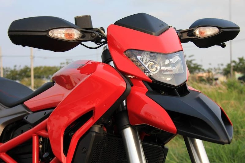 Ducati hypermotard phiên bản 2014 đeo trang sức evotech rizoma