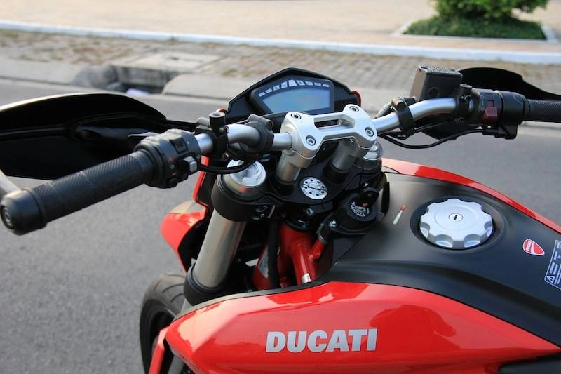 Ducati hypermotard phiên bản 2014 đeo trang sức evotech rizoma