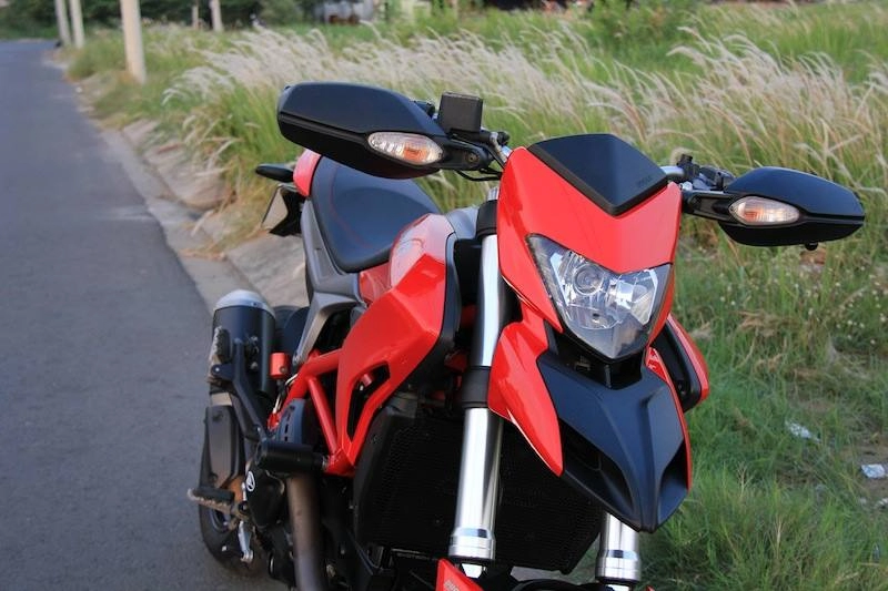 Ducati hypermotard phiên bản 2014 đeo trang sức evotech rizoma