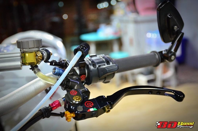 Ducati monster 1200 độ siêu khủng với dàn đồ chơi hàng hiệu