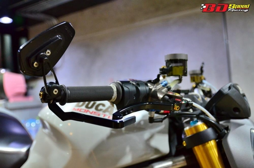 Ducati monster 1200 độ siêu khủng với dàn đồ chơi hàng hiệu