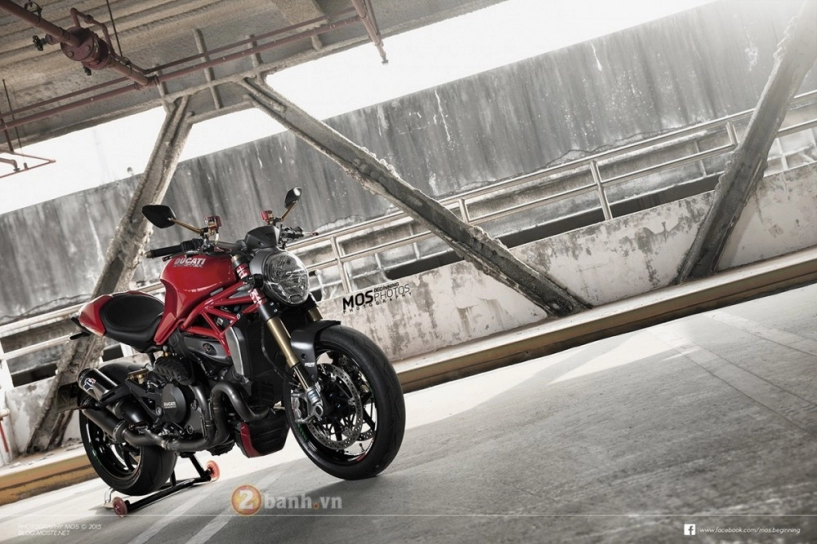Ducati monster 1200s độ chất lừ bên cạnh cô nàng cá tính