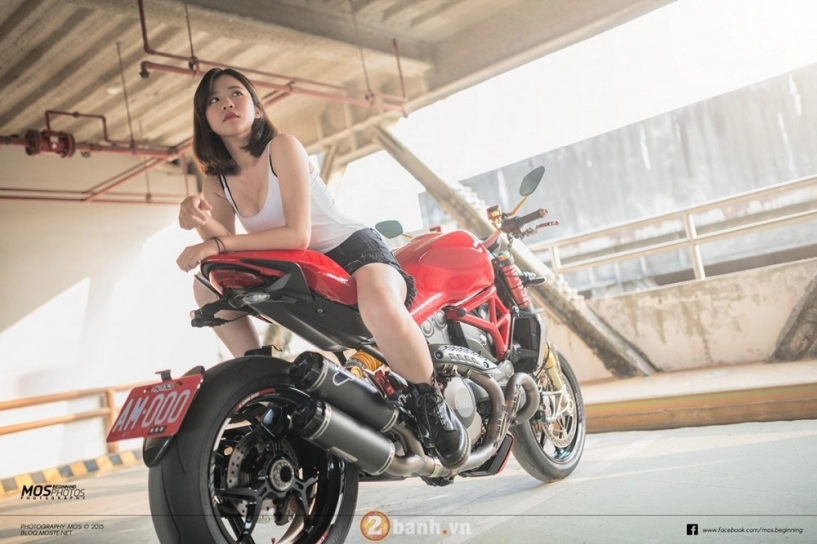 Ducati monster 1200s độ chất lừ bên cạnh cô nàng cá tính