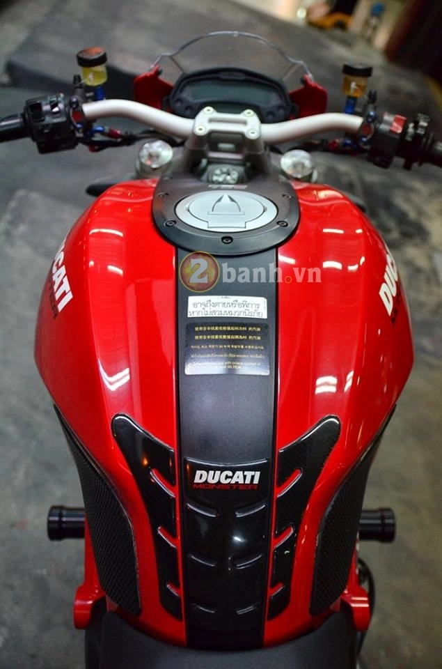 Ducati monster 795 độ đơn giản với những món đồ chơi hàng hiệu