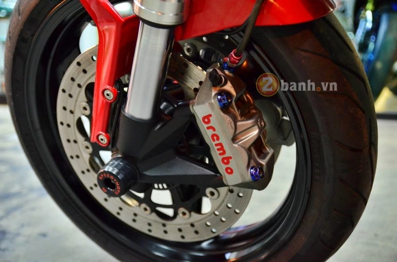 Ducati monster 795 độ đơn giản với những món đồ chơi hàng hiệu