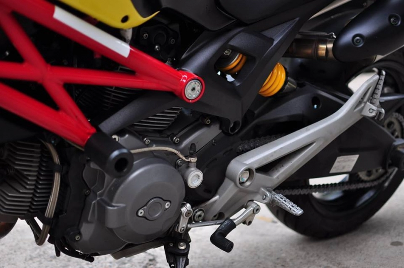 Ducati monster 795 độ nổi bật với tông vàng đỏ