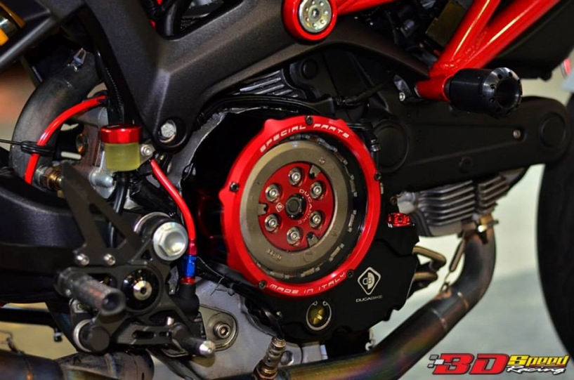 Ducati monster 796 độ sành điệu bên đồ chơi hàng hiệu