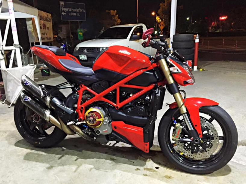 Ducati streetfighter 848 độ nổi bật với loạt đồ chơi hàng hiệu