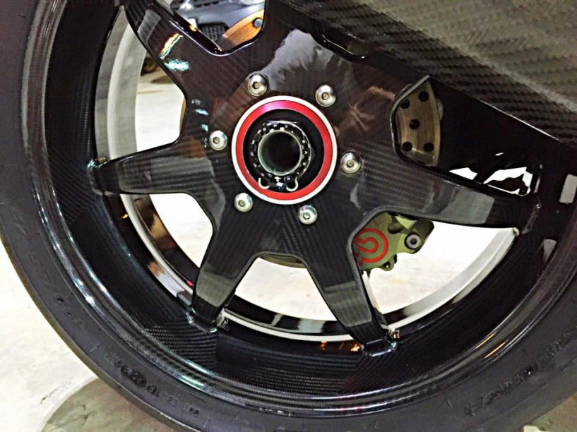 Ducati streetfighter 848 độ nổi bật với loạt đồ chơi hàng hiệu