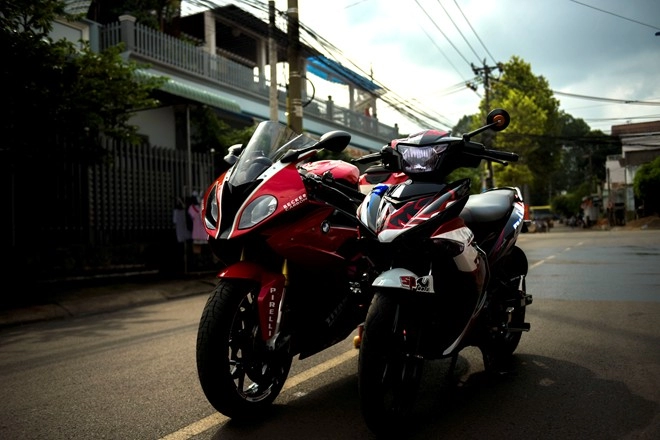 Exciter 150 đối đầu siêu môtô bmw s1000rr