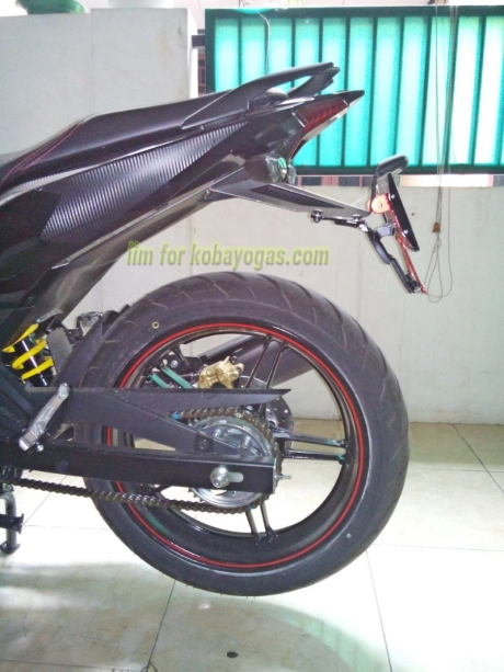 Exciter 150 với cách độ pass biển số đơn giản của biker indonesia