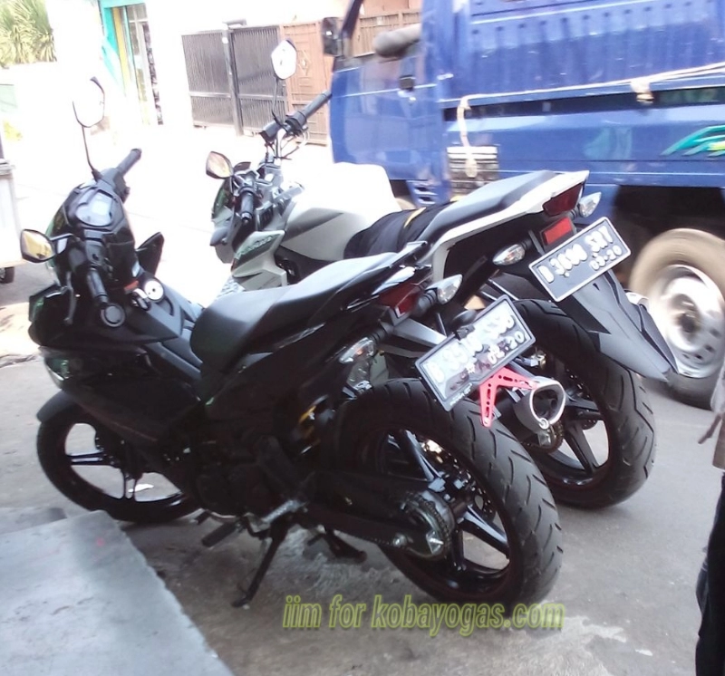 Exciter 150 với cách độ pass biển số đơn giản của biker indonesia