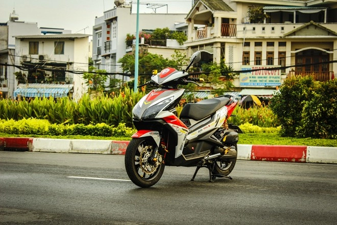 Honda airblade sơn tem đấu nổi bật tại sài gòn