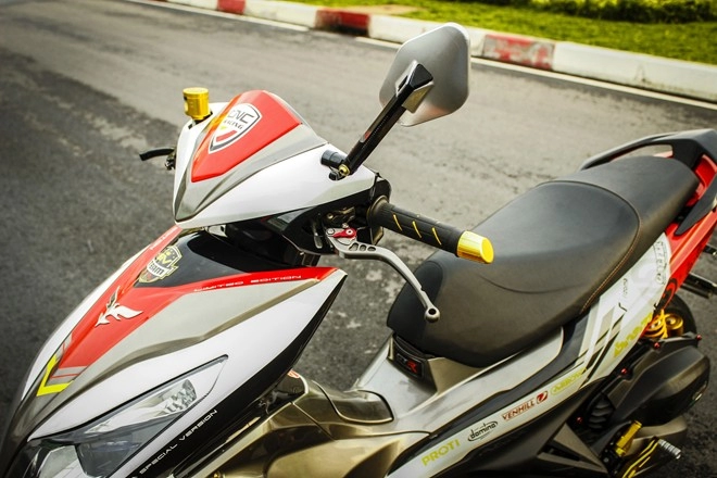 Honda airblade sơn tem đấu nổi bật tại sài gòn