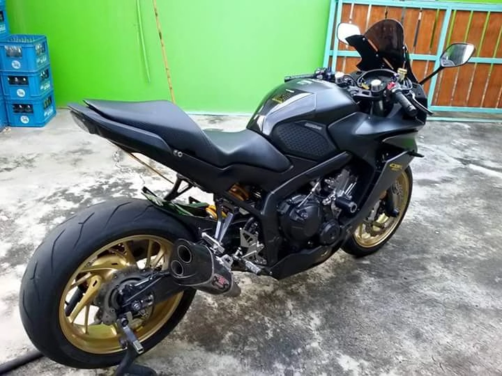 Honda cbr 650f độ đẹp cùng nhiều đồ chơi hiệu tại thailan