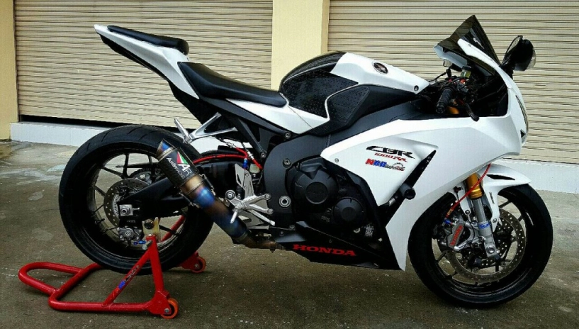 Honda cbr1000rr độ nhẹ với những món đồ chơi giá trị