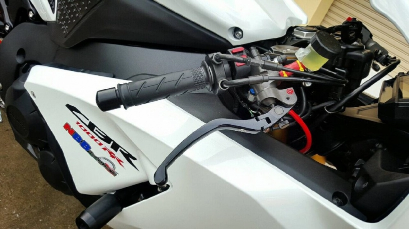 Honda cbr1000rr độ nhẹ với những món đồ chơi giá trị