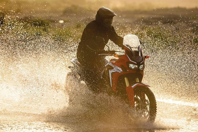 Honda crf1000l africa twin 2016 tuyên chiến các đối thủ adventure