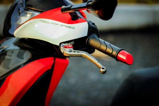 Honda sh sơn tem đấu lên đồ chơi hiệu của biker sài gòn