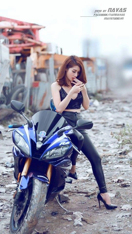 Hot girl xinh đẹp cá tính bên chiếc sportbike thần thánh yamaha r6