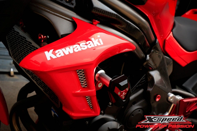 Kawasaki er-6n độ nổi bật với hàng loạt đồ chơi biker