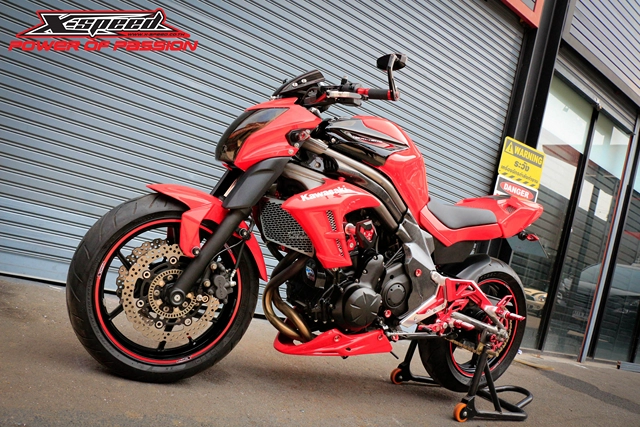 Kawasaki er-6n độ nổi bật với hàng loạt đồ chơi biker