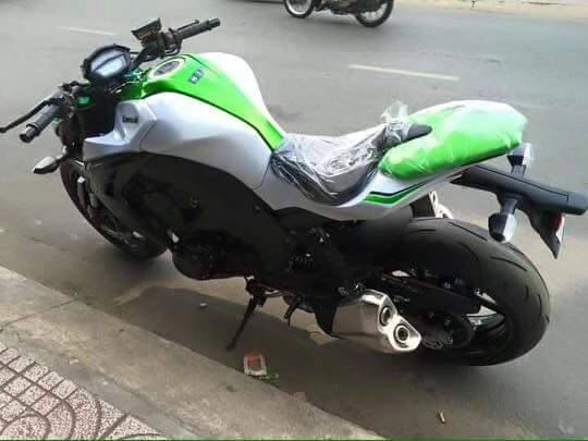 Kawasaki z1000 2016 phiên bản trắng ngọc stardust đã có mặt tại việt nam