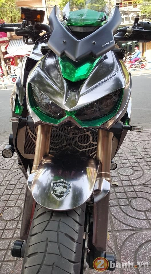 Kawasaki z1000 đẹp và độc đáo với phiên bản decal chrome