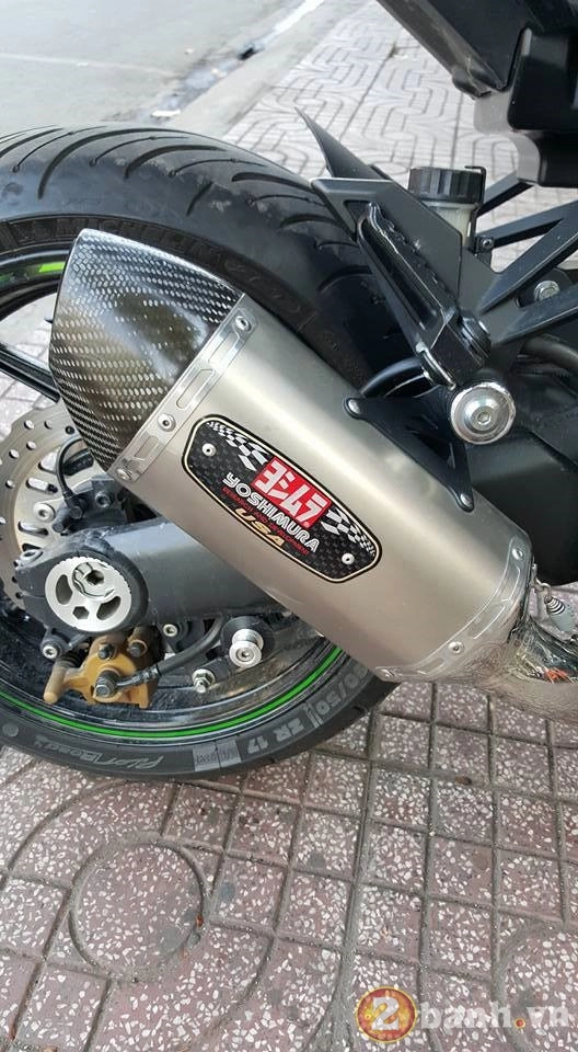 Kawasaki z1000 đẹp và độc đáo với phiên bản decal chrome