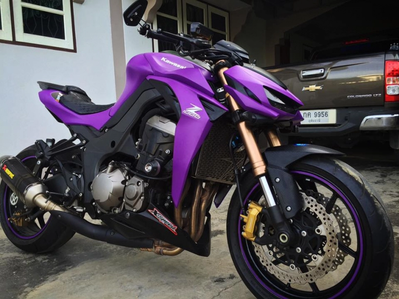 Kawasaki z1000 nổi bật với phiên bản violet