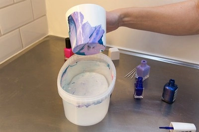 Khoác áo sắc màu cho chiếc cốc uống nước của bạn với 3 cách đơn giản