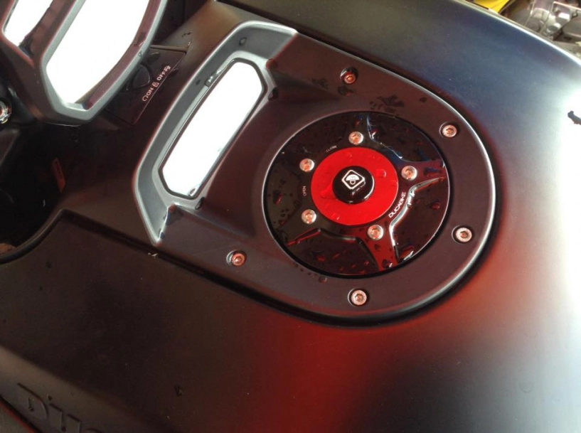 Lộ diện 1 em ducati diavel full hàng hiệu