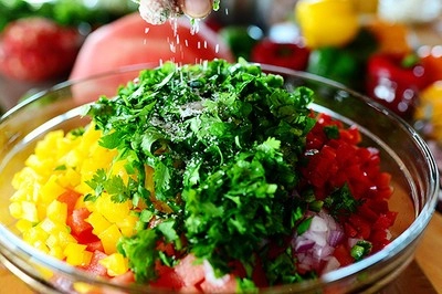 Mát ngọt salad dưa hấu cho ngày nắng hanh hao