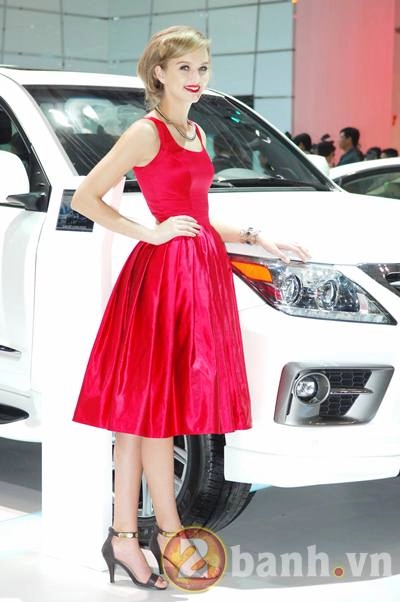 Mẫu tây tại việt nam motor show 2013