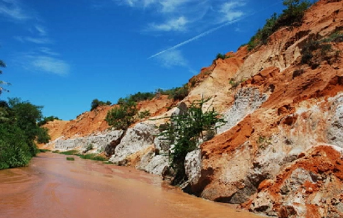 Mũi né có dòng suối lạ