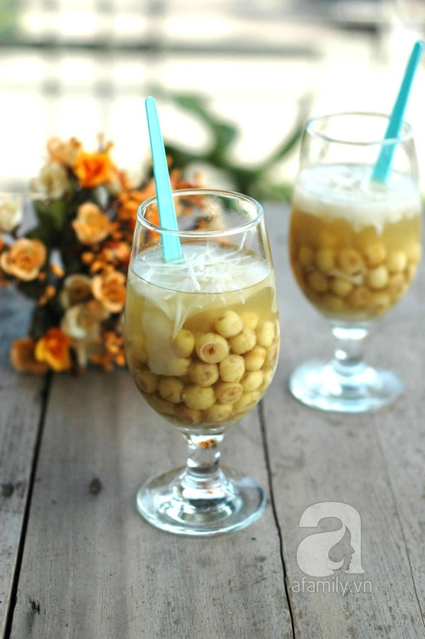 <a href= Nấu nhanh chè sen dừa đãi cả nhà ngày nắng