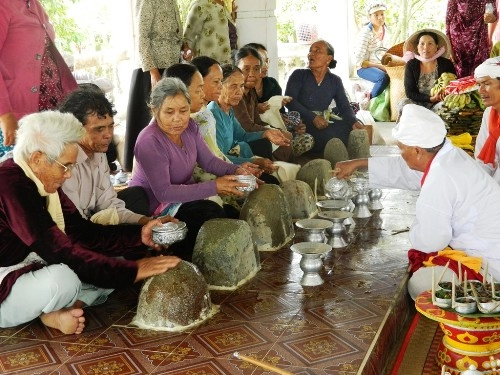 Nghĩa địa kut thế giới vĩnh hằng của người chăm