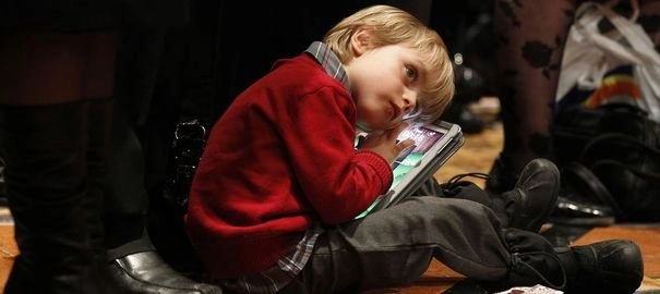 Nghiện smartphone trẻ dễ tự kỷ và kém thông minh
