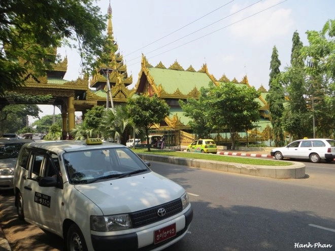 Ngôi chùa dát 90 tấn vàng và hàng nghìn viên kim cương ở myanmar