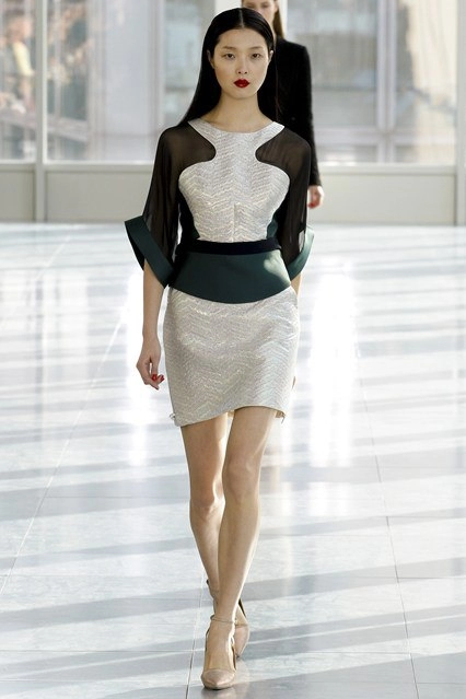 Những mẫu váy ngắn đẹp nhất tuần thời trang london