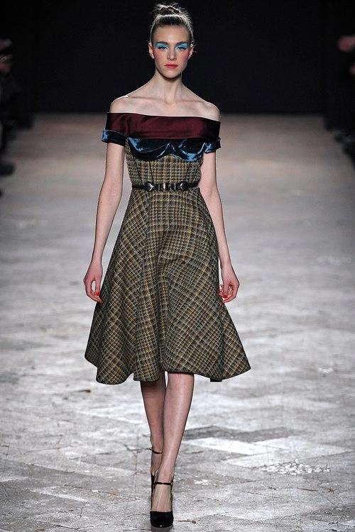 Những mẫu váy ứng dụng đẹp nhất tuần thời trang paris