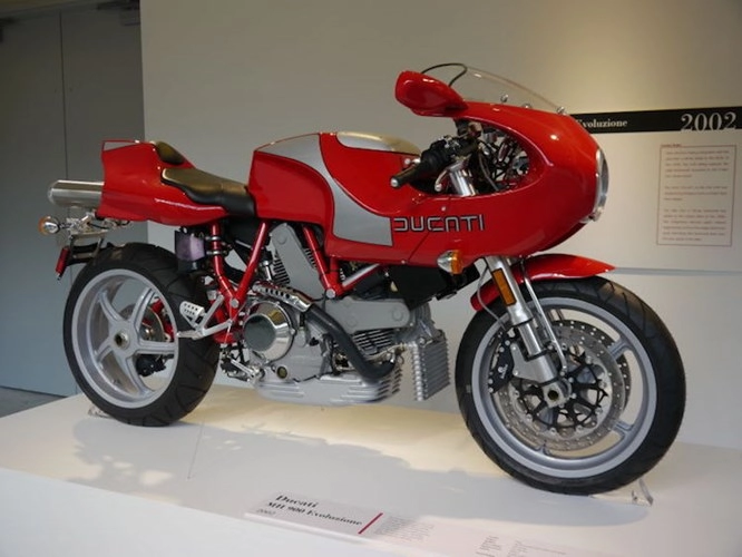 Những mẫu xe mô tô pkl có thiết kế độc đáo nhất trong lịch sử