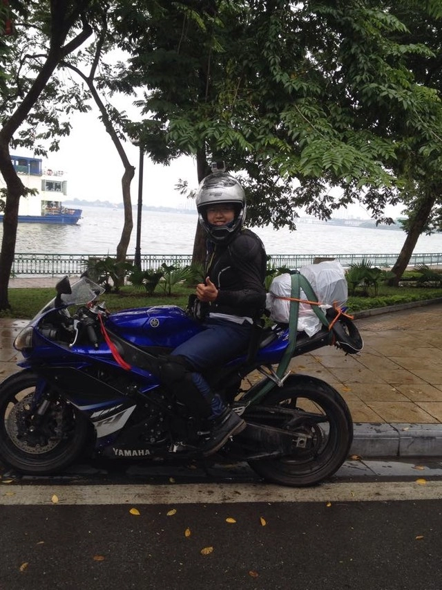 Nữ biker 9x một mình xuyên việt cùng yamaha yzf-r1